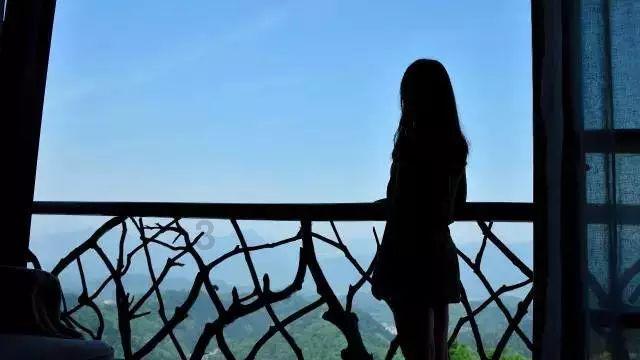 钟丽缇晒杂志写真，母女三人出镜母爱浓浓，她们容貌之间有哪些相似之处？游戏画面