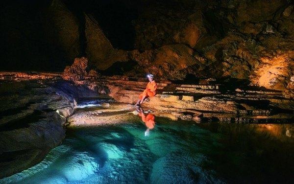王震远在新疆，每月给母亲寄钱为何要绕开弟弟，让镇里转交呢？