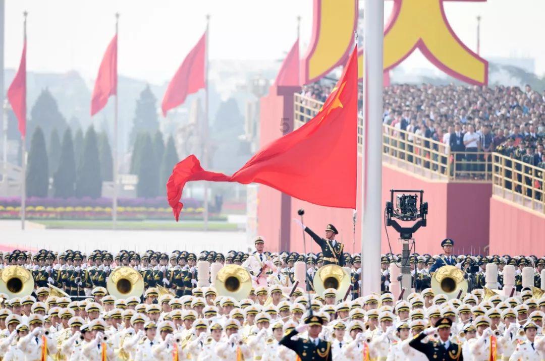 习近平同法国总统马克龙就中法建交60周年互致贺电